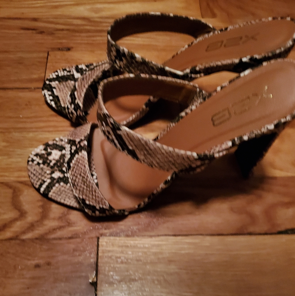 shoes - Picture 2 of 3